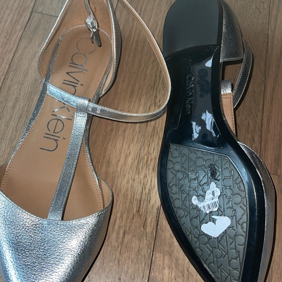 Calvin Klein - Picture 2 of 3